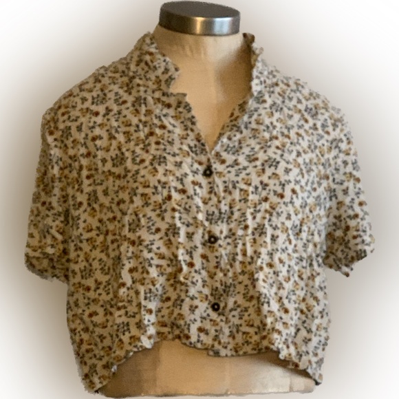 Cute flower midriff shirt 🌻 - Picture 1 of 6